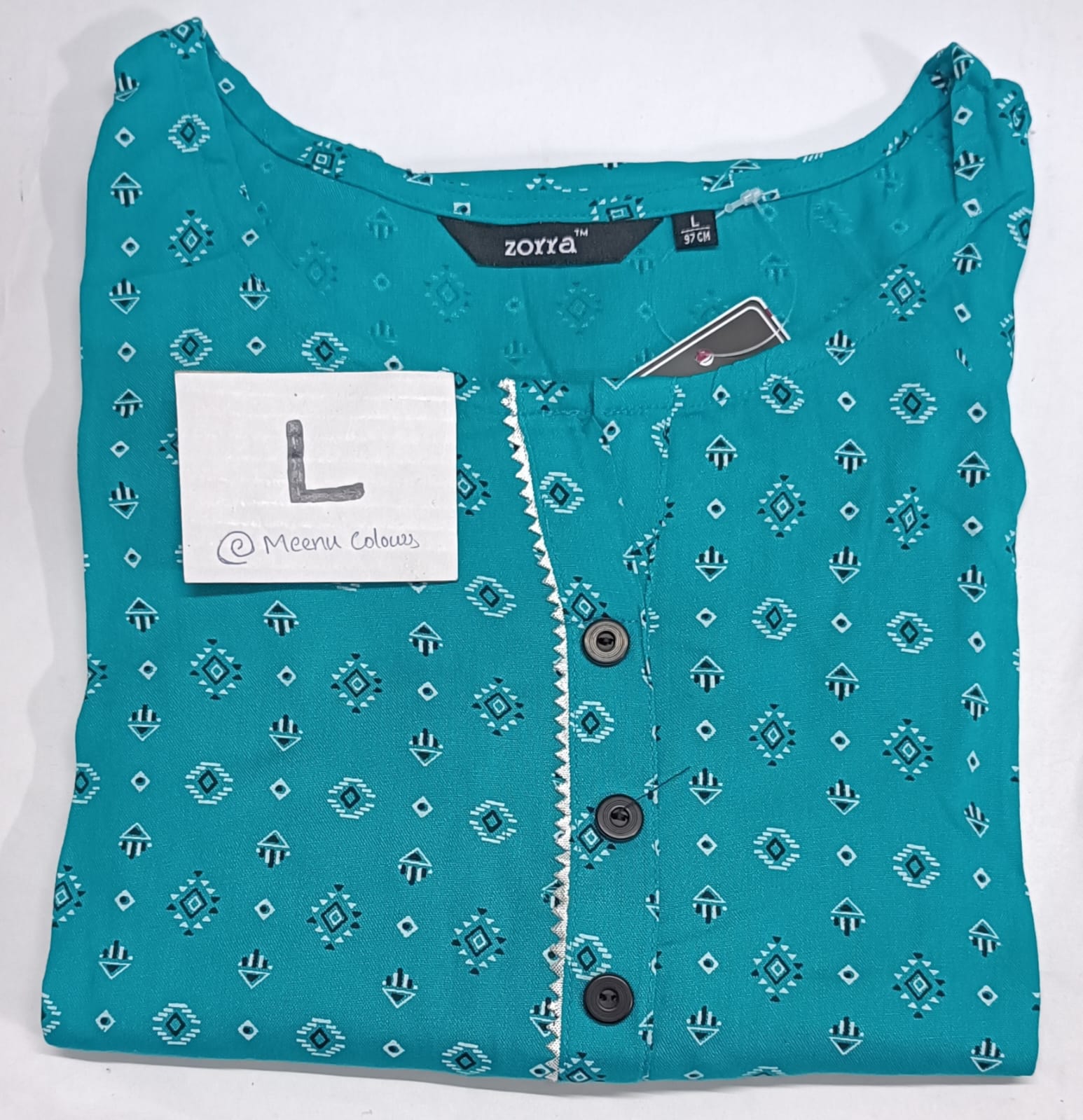 eal rayon kurti with geometric print, zigzag button placket, 3/4th sleeves, and sidecut – Size L